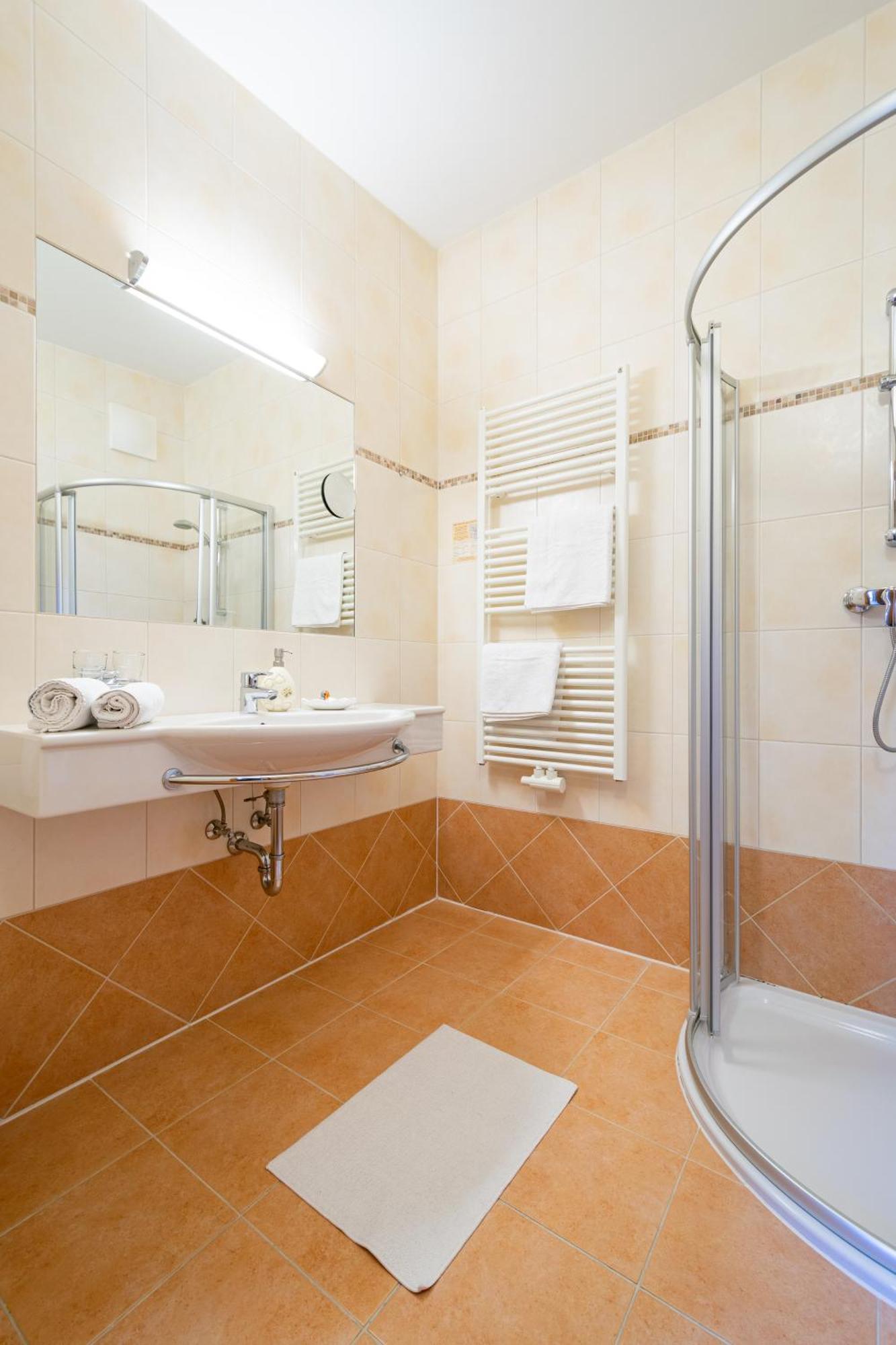 Landhotel Hubengut Bed And Breakfast Radstadt Exterior photo
