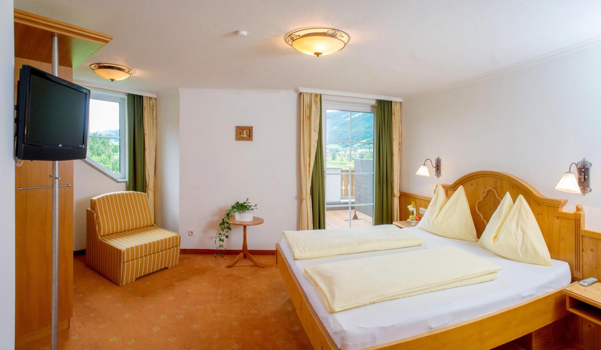 Landhotel Hubengut Bed And Breakfast Radstadt Exterior photo