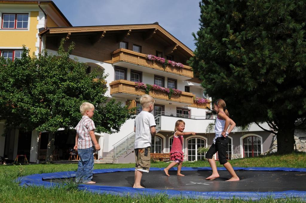 Landhotel Hubengut Bed And Breakfast Radstadt Exterior photo